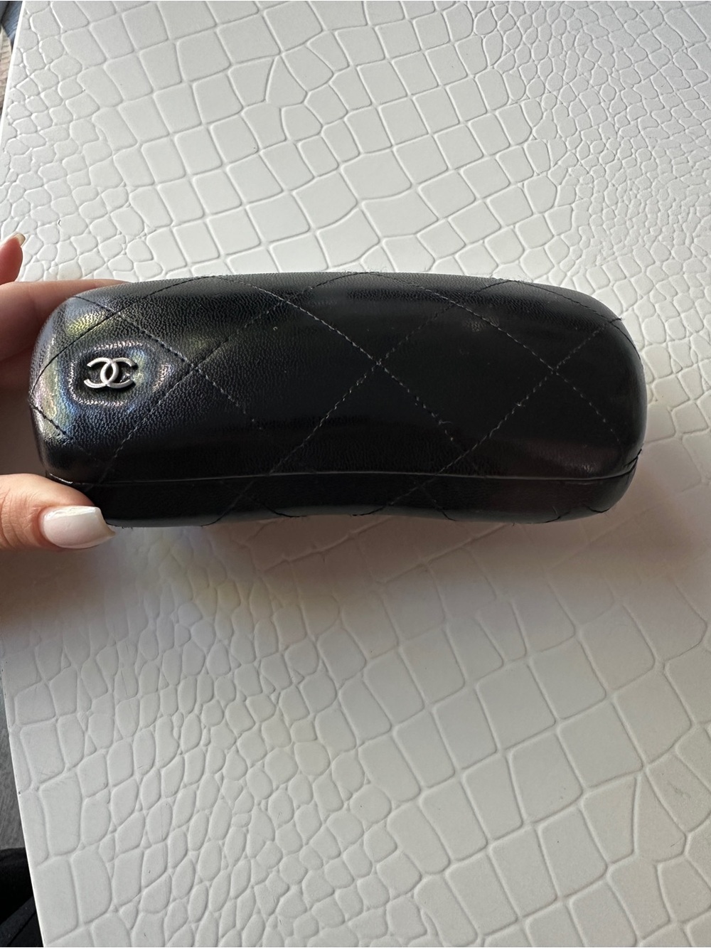 CHANEL Black Oversized Cat-Eye Sunglasses with Quilted Leather Case - Picture 10 of 12
